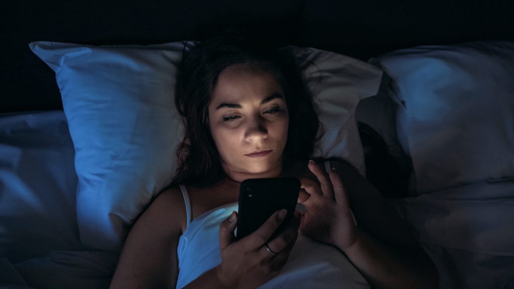Nedostatek spánku a smartphone